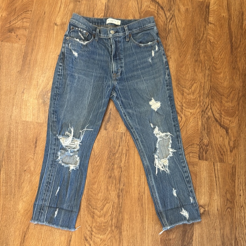 Abercrombie & Fitch Distressed “The Mom High Rise” Cropped Jeans. 28/6 XS.